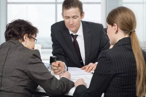 notary signing documents